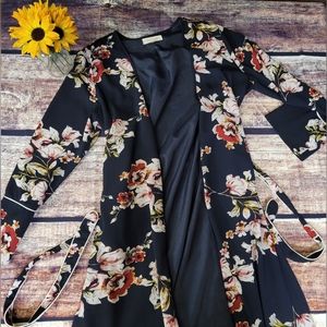 SOLITAIRE KIMONO/ROBE SIZE LARGE